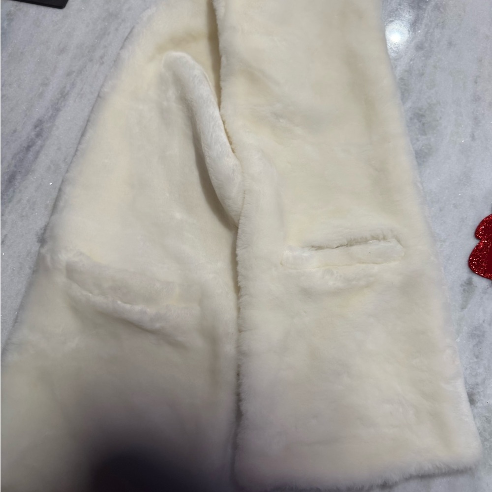 Valerie Stevens Elegant White Faux Fur